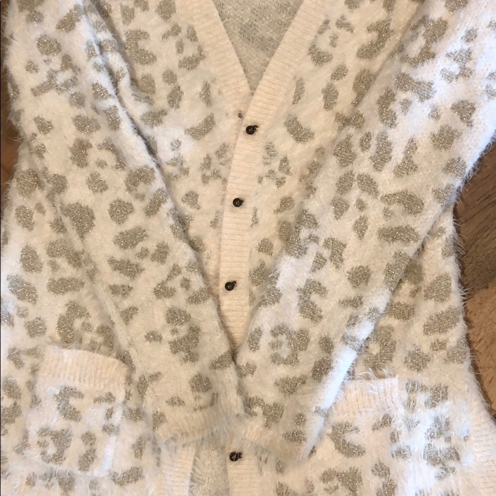 ❌SOLD ❌Fuzzy leopard print cardigan